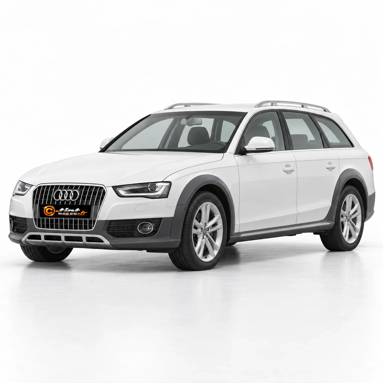 Audi A4 Génération 4 — Allroad, 2013, SUV / 4x4 5 portes, blanc — vue trois-quarts avant
