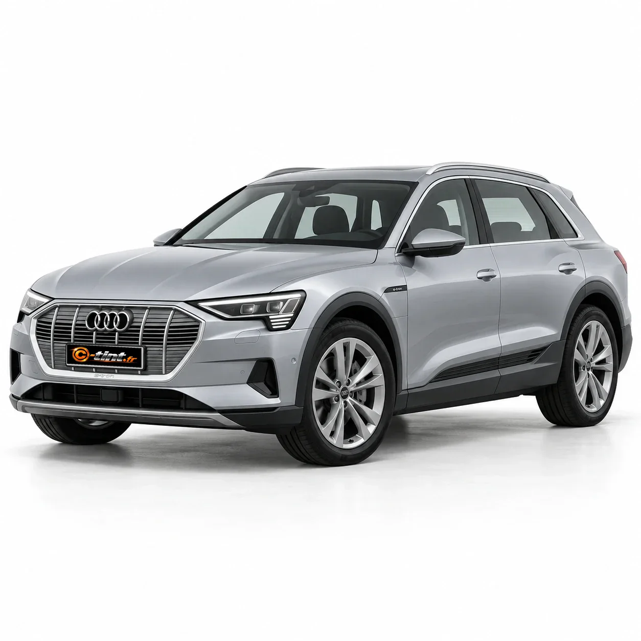 Audi e-tron SUV électrique — avant restylage, 2021, SUV / 4x4 5 portes, argent — vue trois-quarts avant