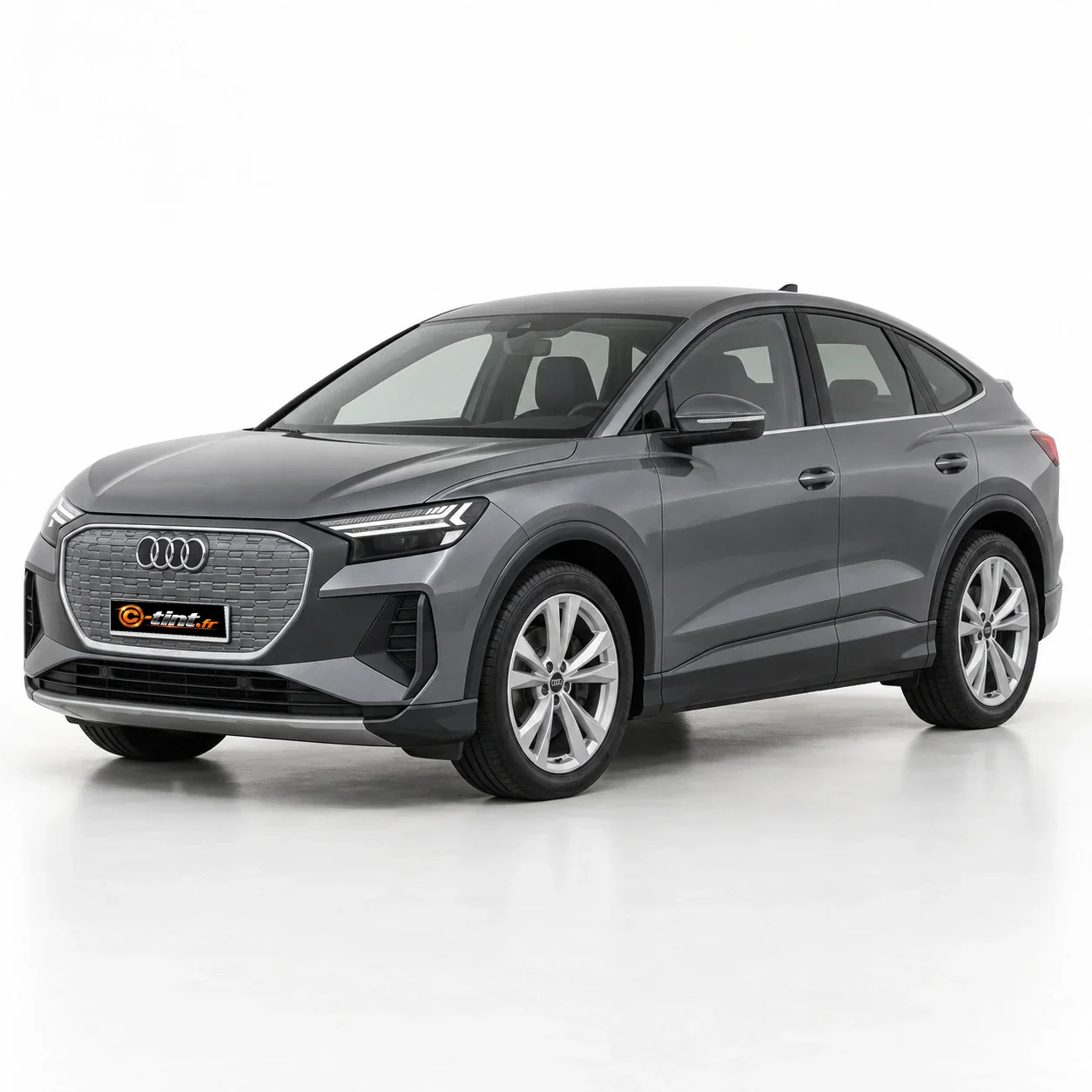 Audi Q4 / Q4 e-tron Génération 1 — Sportback, 2023, SUV / 4x4 5 portes, gris — vue trois-quarts avant