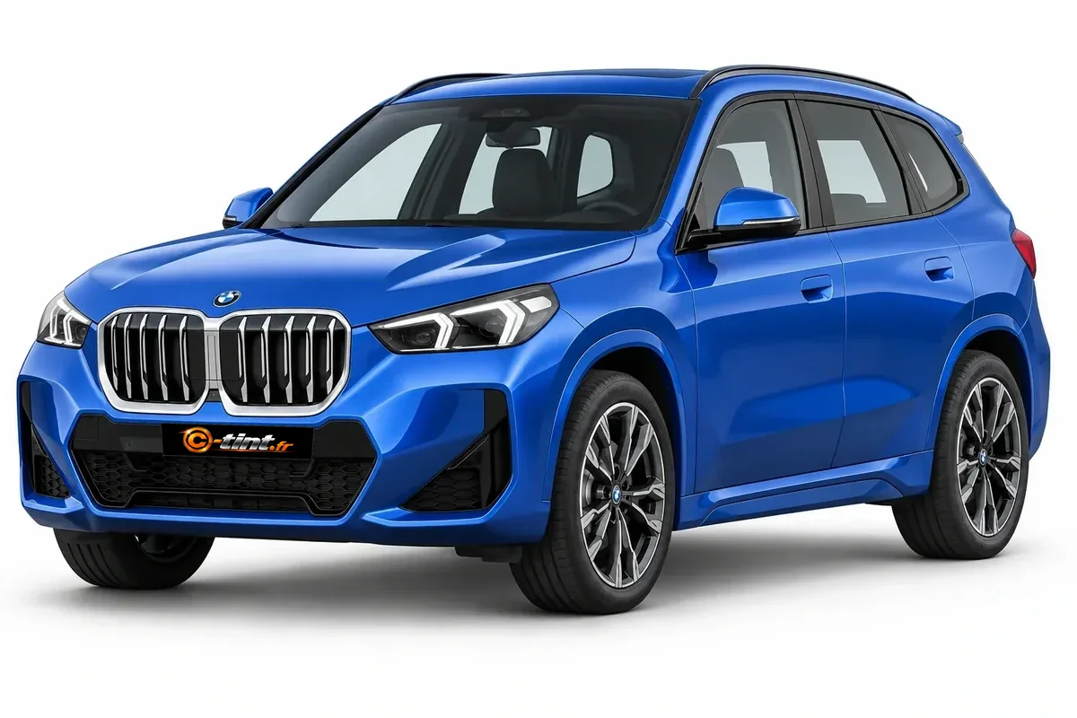 BMW X1 / iX1 U11 — Génération 3, 2026, SUV–4x4, bleu — vue trois-quarts avant
