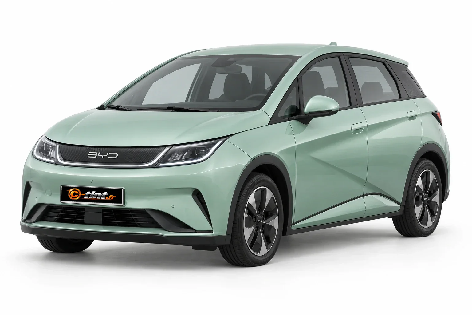 BYD DOLPHIN Électrique, 2023, Berline compacte 5 portes, vert menthe métallisé — vue trois-quarts avant