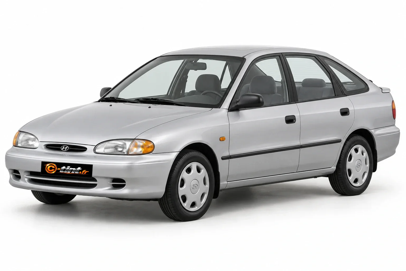 Hyundai Accent X3 — Génération 1, Berline à hayon (5 portes) — vue trois-quarts avant