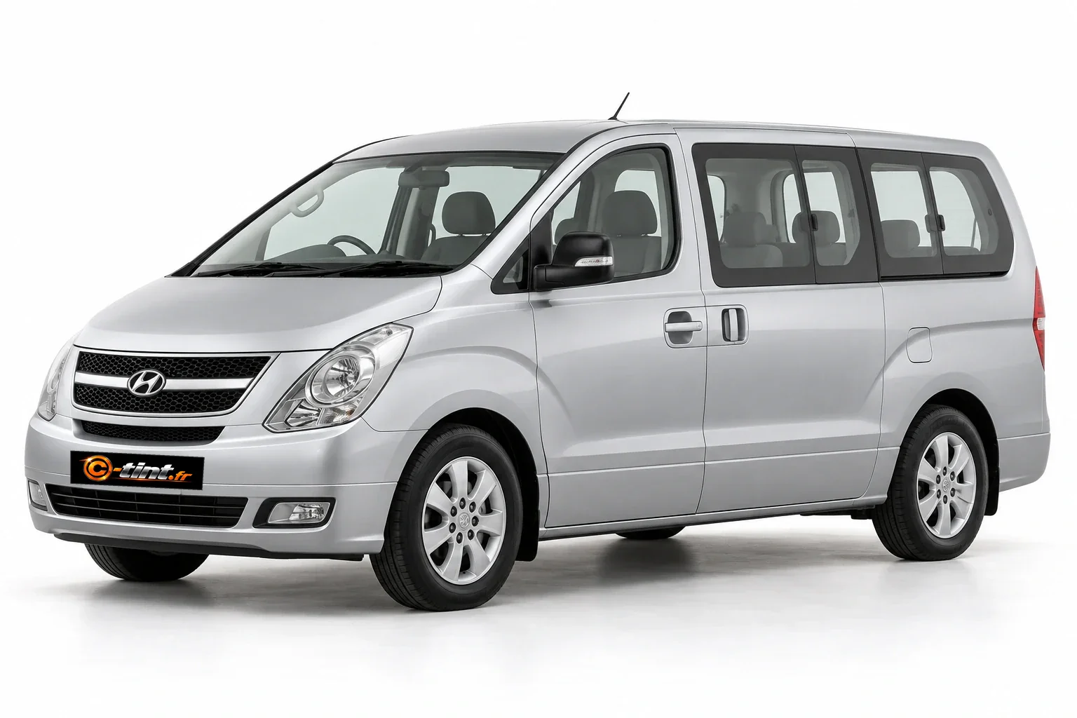 Hyundai i800 TQ — H-1 génération 2 — vitres coulissantes, Minibus vitré avec hayon, vitres coulissantes (5 portes) — vue trois-quarts avant