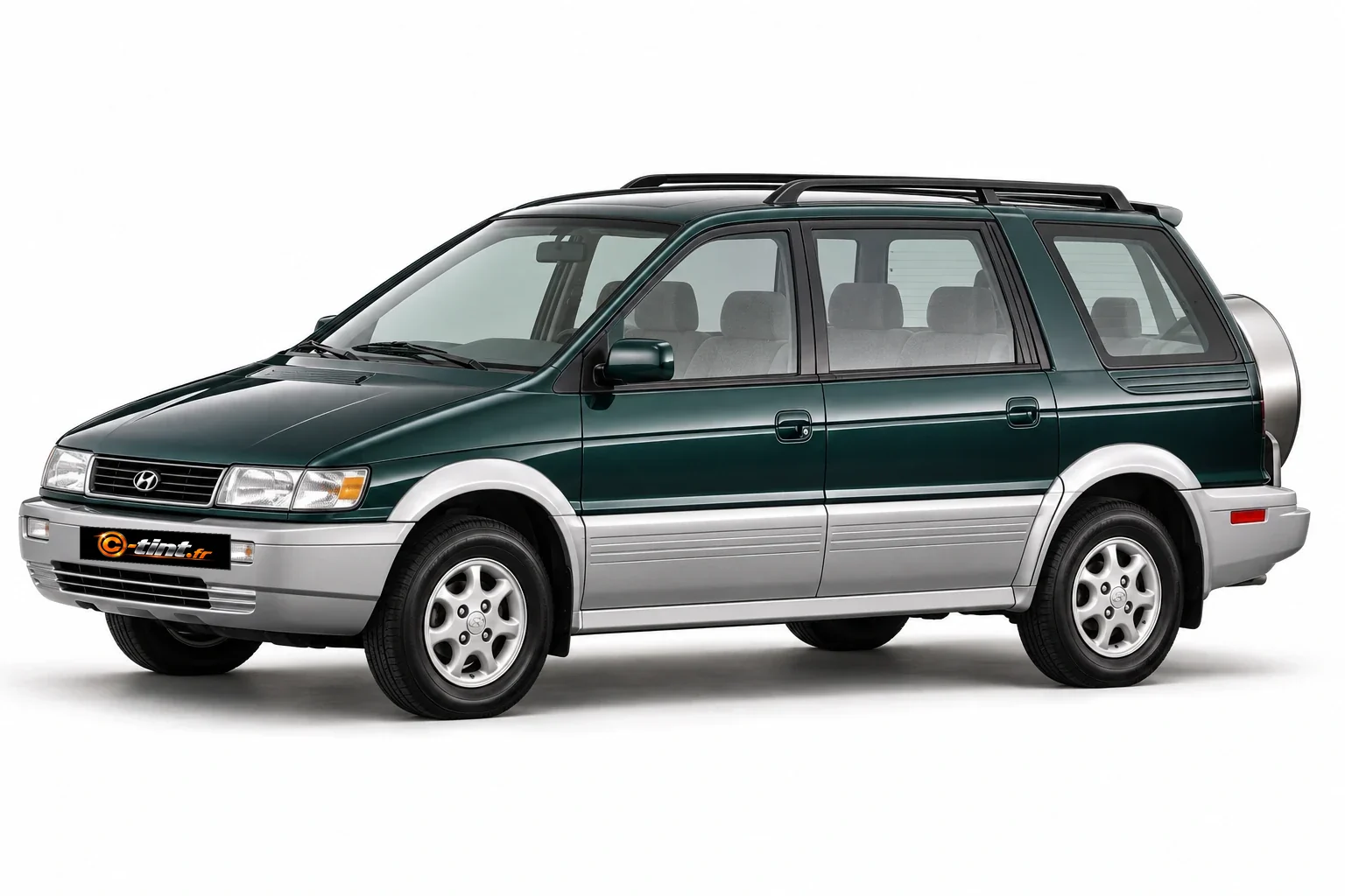 Hyundai Santamo M2 — Génération 1, Monospace (5 portes) — vue trois-quarts avant