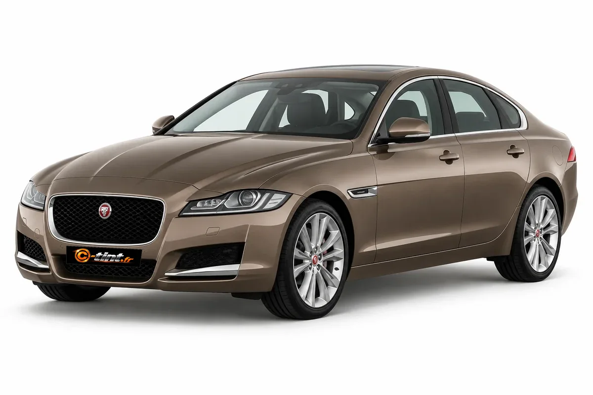 Jaguar XF X260 · Berline · Berline 4 portes — vue trois-quarts avant