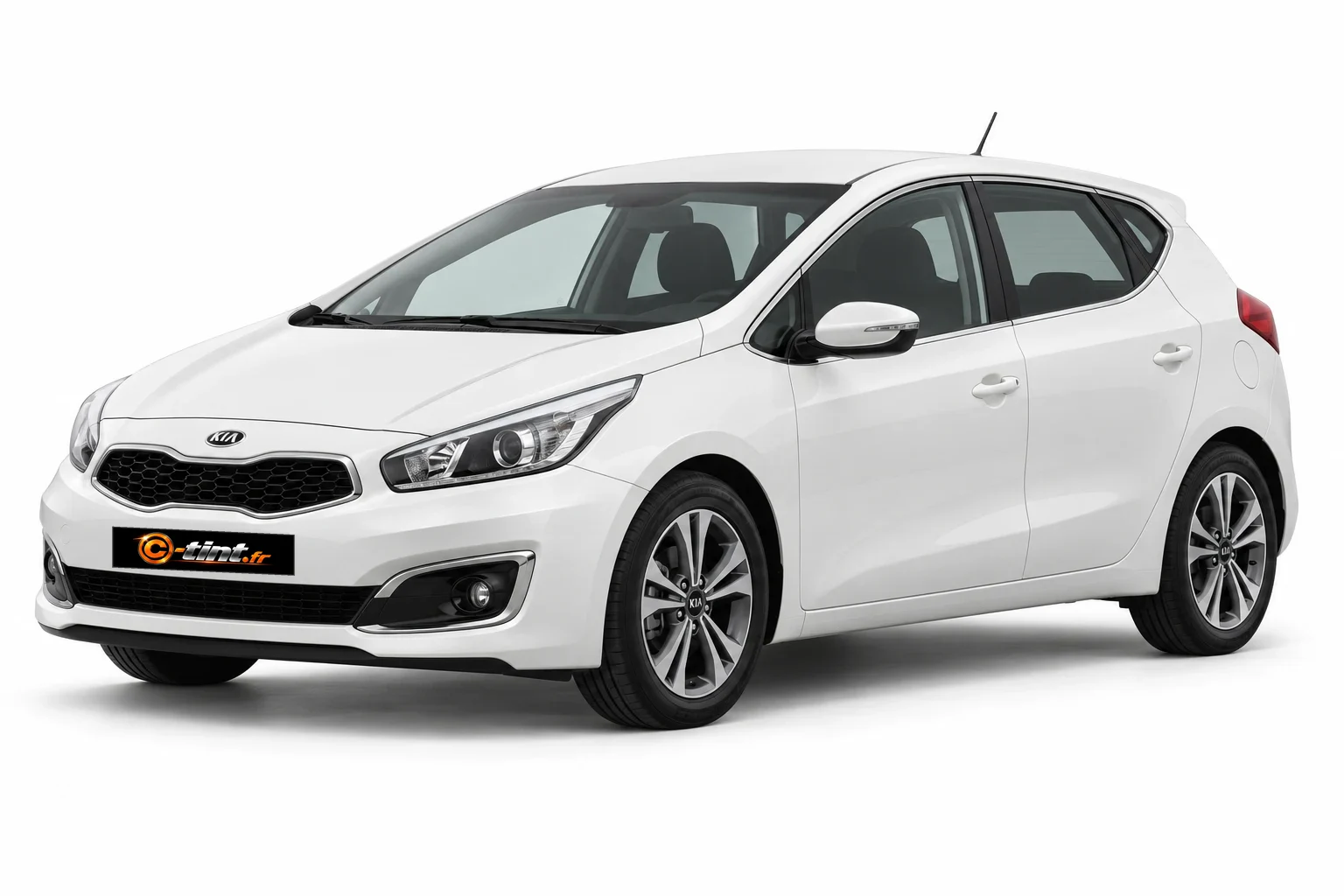Kia Ceed JD · Génération 2 · 5 portes · 5 portes — vue trois-quarts avant
