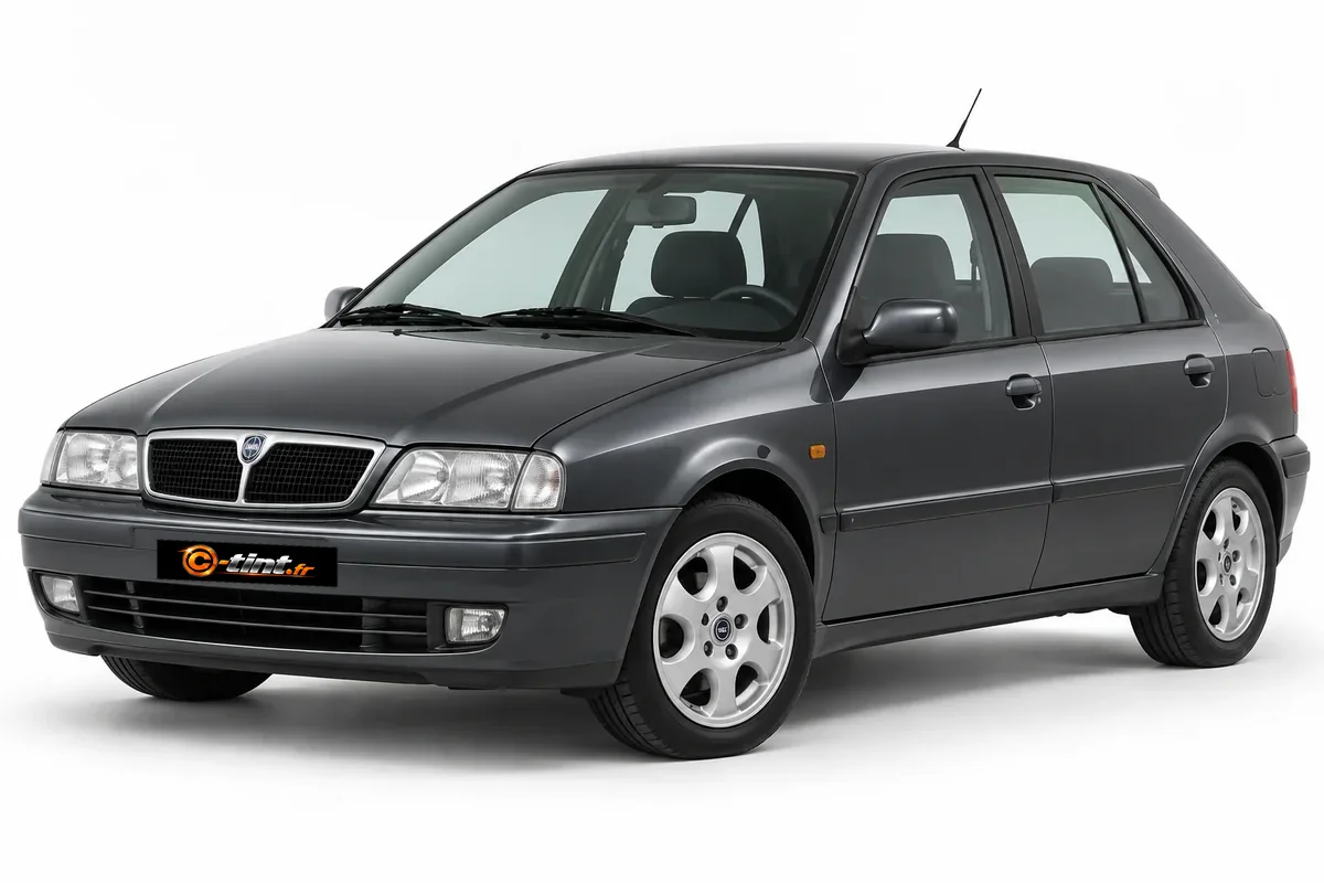 Lancia Delta 836 · Génération 2 · compacte 5 portes · Compacte · 5 portes — vue trois-quarts avant