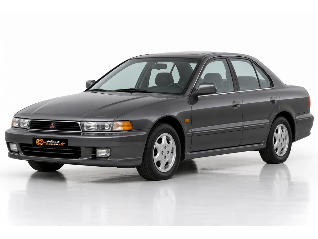 Mitsubishi Galant E52 à E88 — Génération 7 — Berline · Berline · 4 portes — vue trois-quarts avant vers la gauche