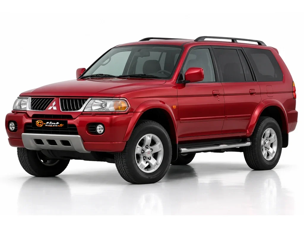 Mitsubishi Pajero Sport K90 — Génération 1 · SUV · 5 portes — vue trois-quarts avant vers la gauche