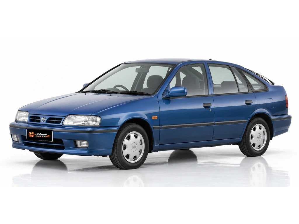Nissan Primera P10 — Génération 1 · Berline à hayon · 5 portes — vue trois-quarts avant vers la gauche