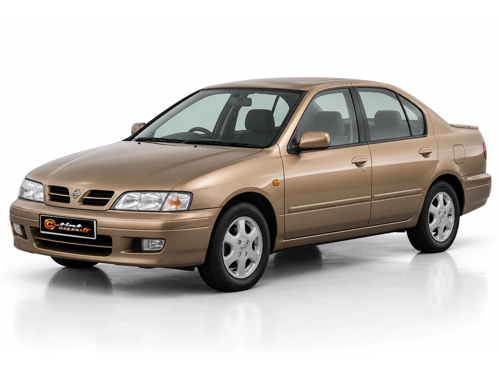Nissan Primera P11 — Génération 2 — Berline · Berline · 4 portes — vue trois-quarts avant vers la gauche
