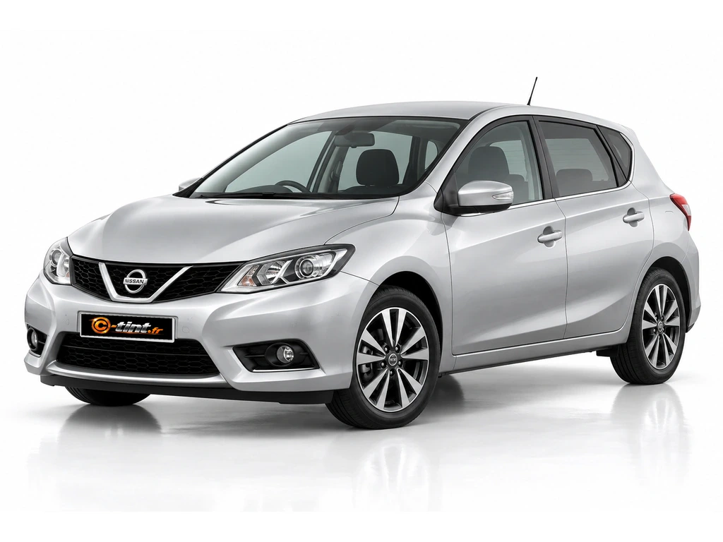 Nissan Pulsar C13 · Berline compacte · 5 portes — vue trois-quarts avant vers la gauche
