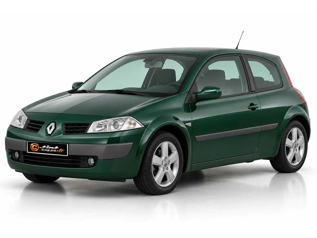 Renault Megane M — Génération 2 · Berline compacte · 3 portes — vue trois-quarts avant vers la gauche