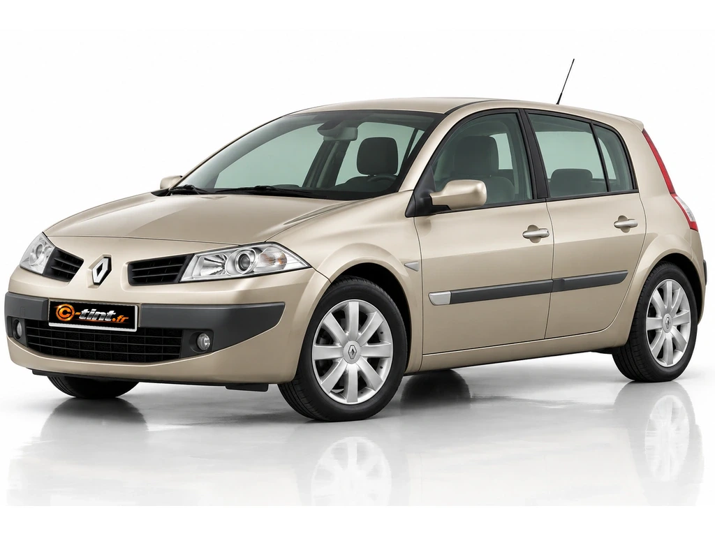 Renault Megane M — Génération 2 · Berline compacte · 5 portes — vue trois-quarts avant vers la gauche
