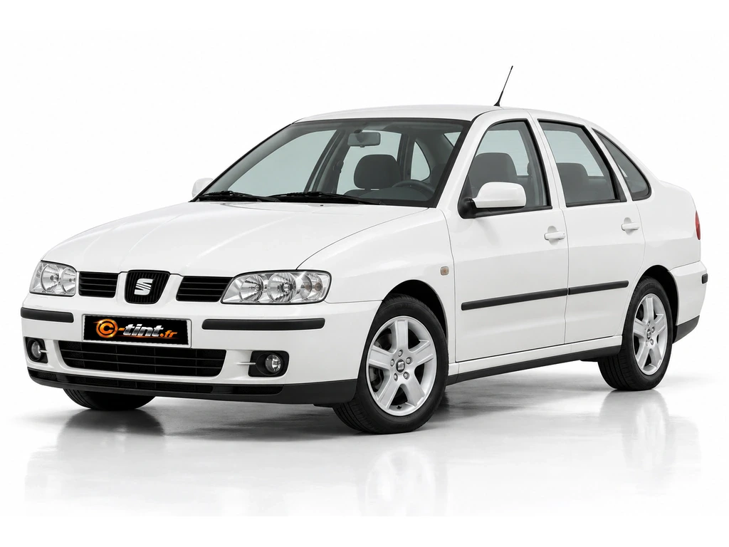 Seat Cordoba 6K/C — Génération 1 — Berline · Berline · 4 portes — vue trois-quarts avant vers la gauche