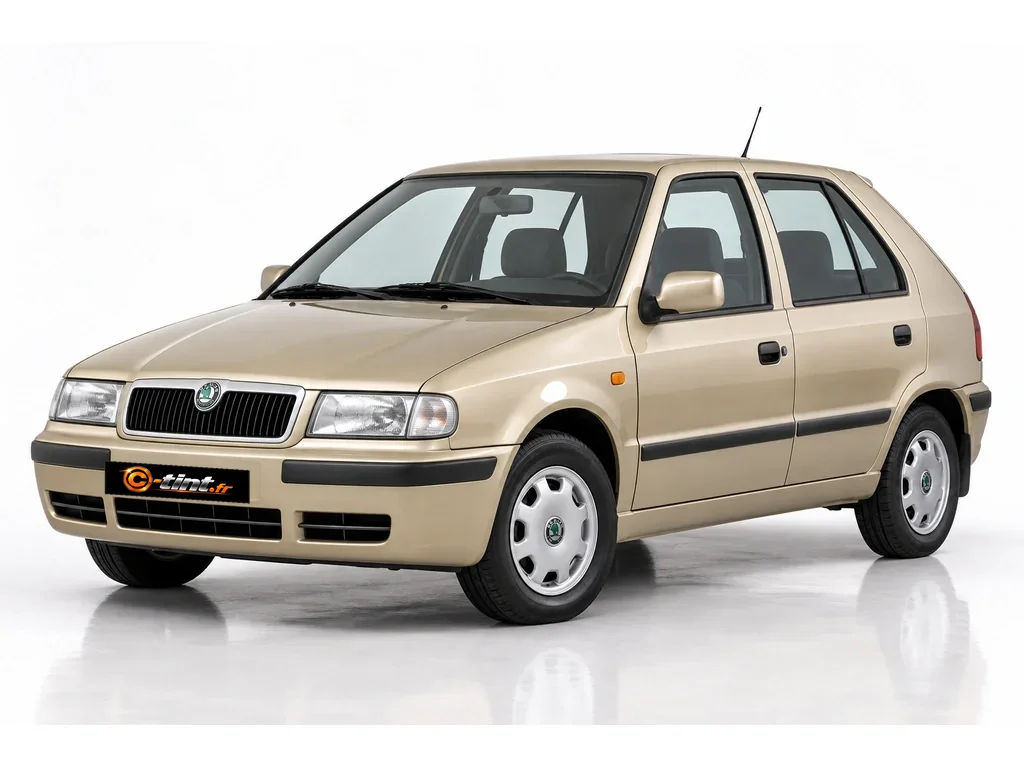 Skoda Felicia Génération 1 · Berline compacte · 5 portes — vue trois-quarts avant vers la gauche