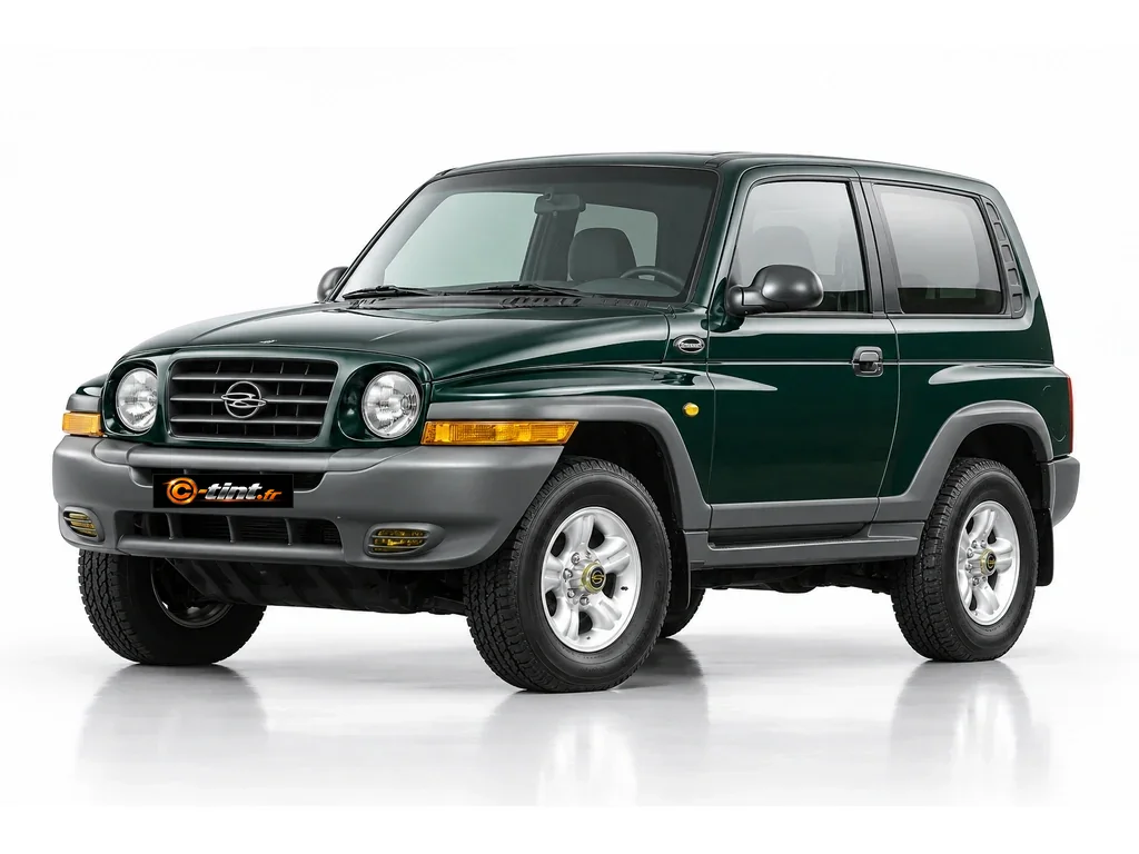 SsangYong Korando KJ — Génération 2 · SUV · 3 portes — vue trois-quarts avant vers la gauche