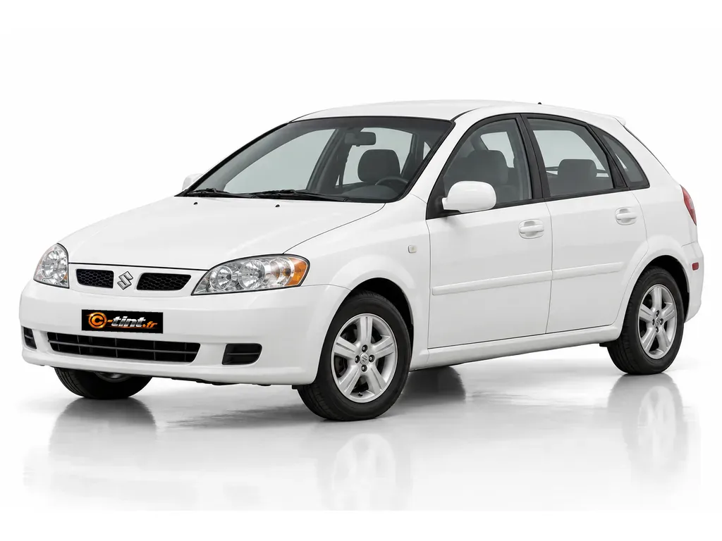 Suzuki Reno Génération non codée · Compacte · 5 portes — vue trois-quarts avant vers la gauche