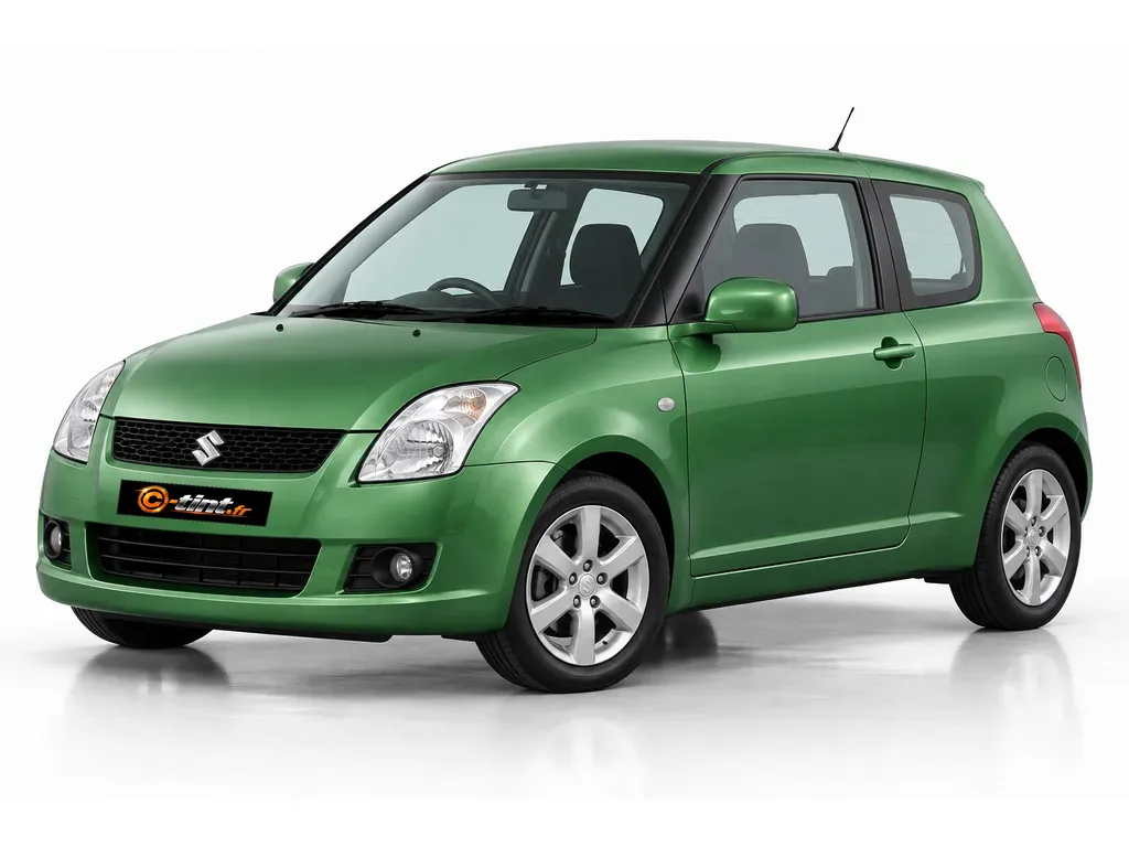 Suzuki Swift EZ/MZ — Génération 1 mondiale — 3 portes · Compacte · 3 portes — vue trois-quarts avant vers la gauche