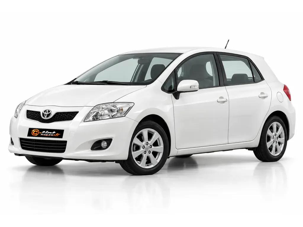 Toyota Auris E150 — Génération 1 · Compacte · 5 portes — vue trois-quarts avant vers la gauche