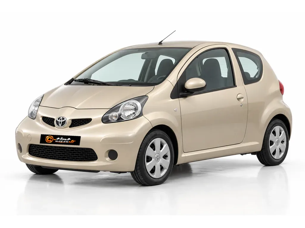 Toyota Aygo AB1 — Génération 1 · Compacte · 3 portes — vue trois-quarts avant vers la gauche