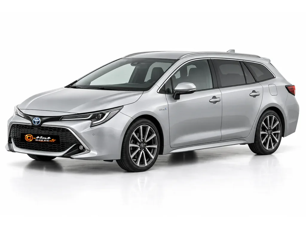 Toyota Corolla E210 — Génération 12 — Touring Sport Break · Break · 5 portes — vue trois-quarts avant vers la gauche