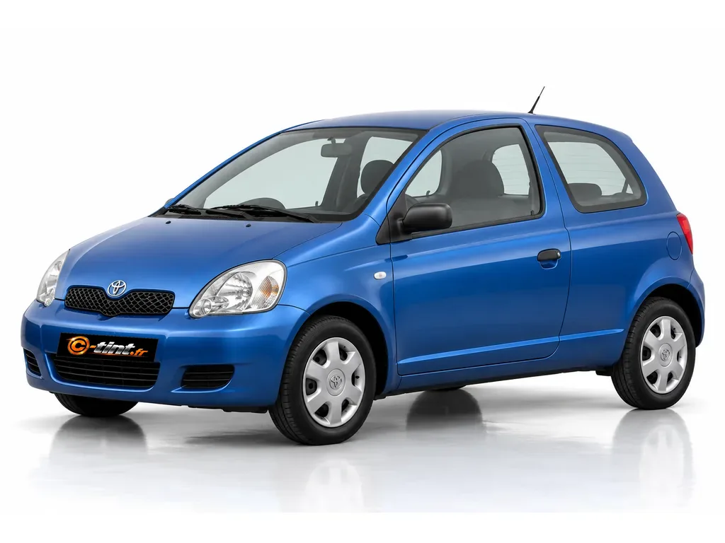 Toyota Yaris P1/P1F — Génération 1 · Compacte · 3 portes — vue trois-quarts avant vers la gauche
