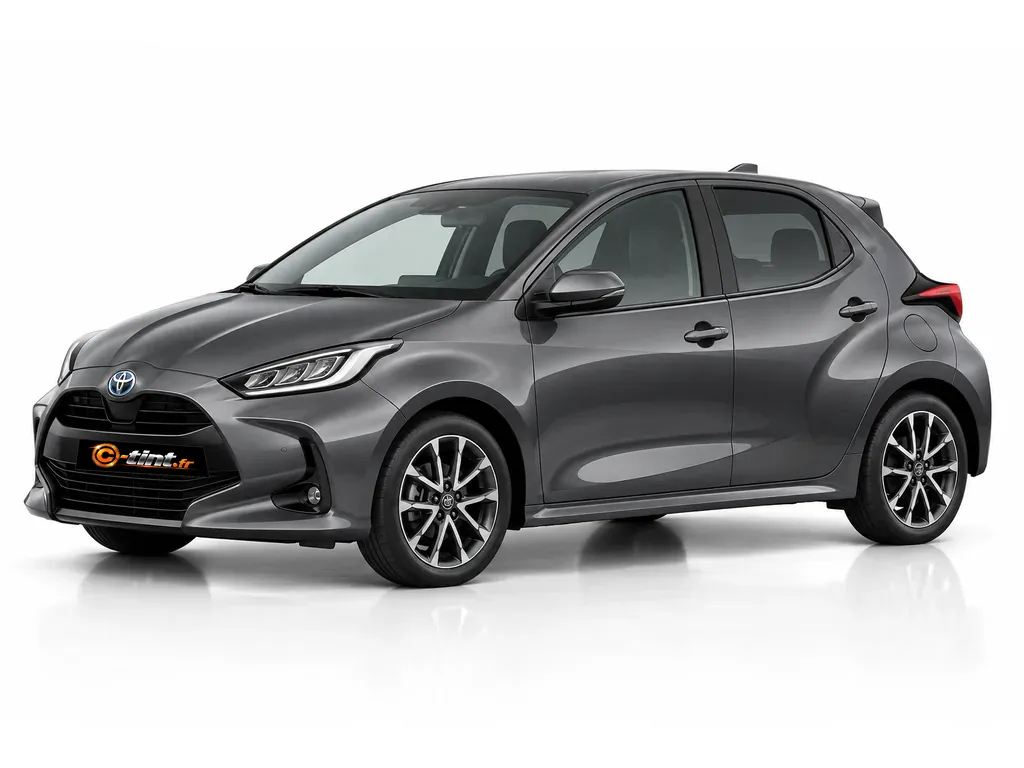 Toyota Yaris XP210 — Génération 4 · Compacte · 5 portes — vue trois-quarts avant vers la gauche
