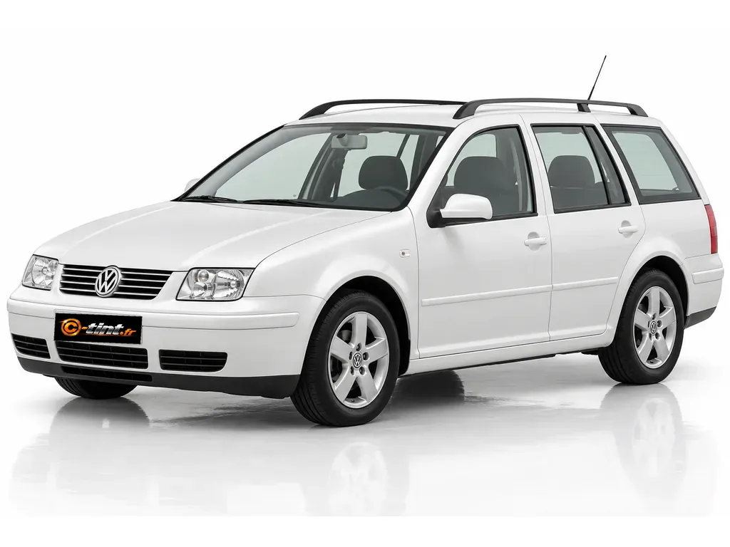 Volkswagen Bora 1J — Génération 1 — Break · Break · 5 portes — vue trois-quarts avant vers la gauche