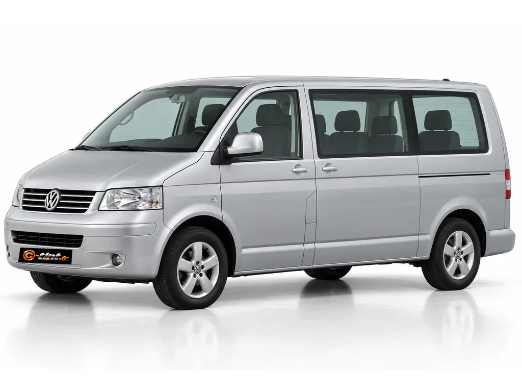 Volkswagen Caravelle (T5) Court — 1 porte latérale vitres fixes & hayon · Monospace · 4 portes — vue trois-quarts avant vers la gauche