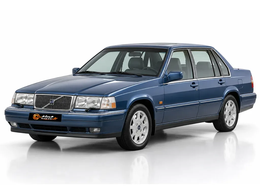 Volvo S90 Génération 1 — 1996 — Berline · Berline · 4 portes — vue trois-quarts avant vers la gauche
