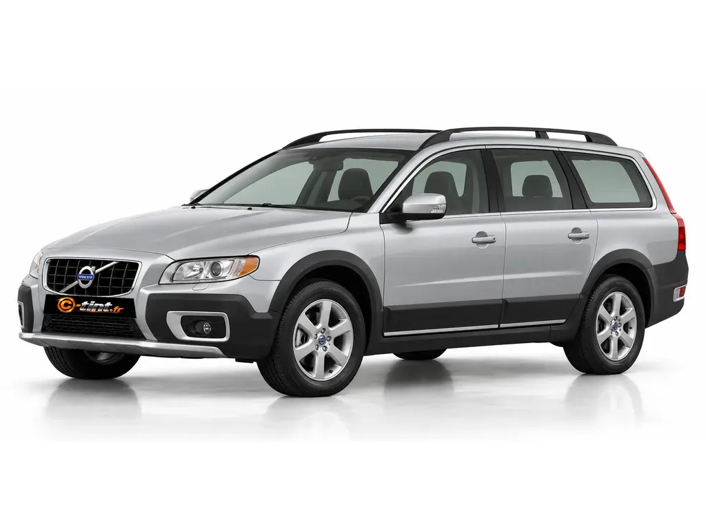 Volvo XC70 136 — Génération 3 · Break · 5 portes — vue trois-quarts avant vers la gauche